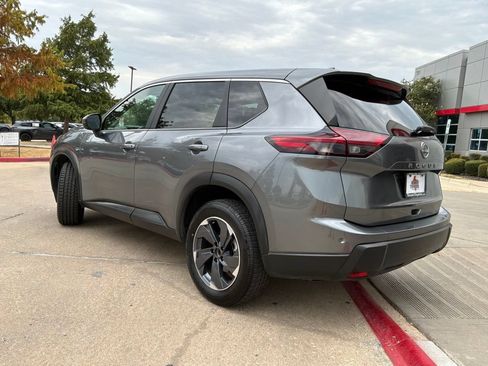 Used 2025 Nissan Rogue SV FWD image 8