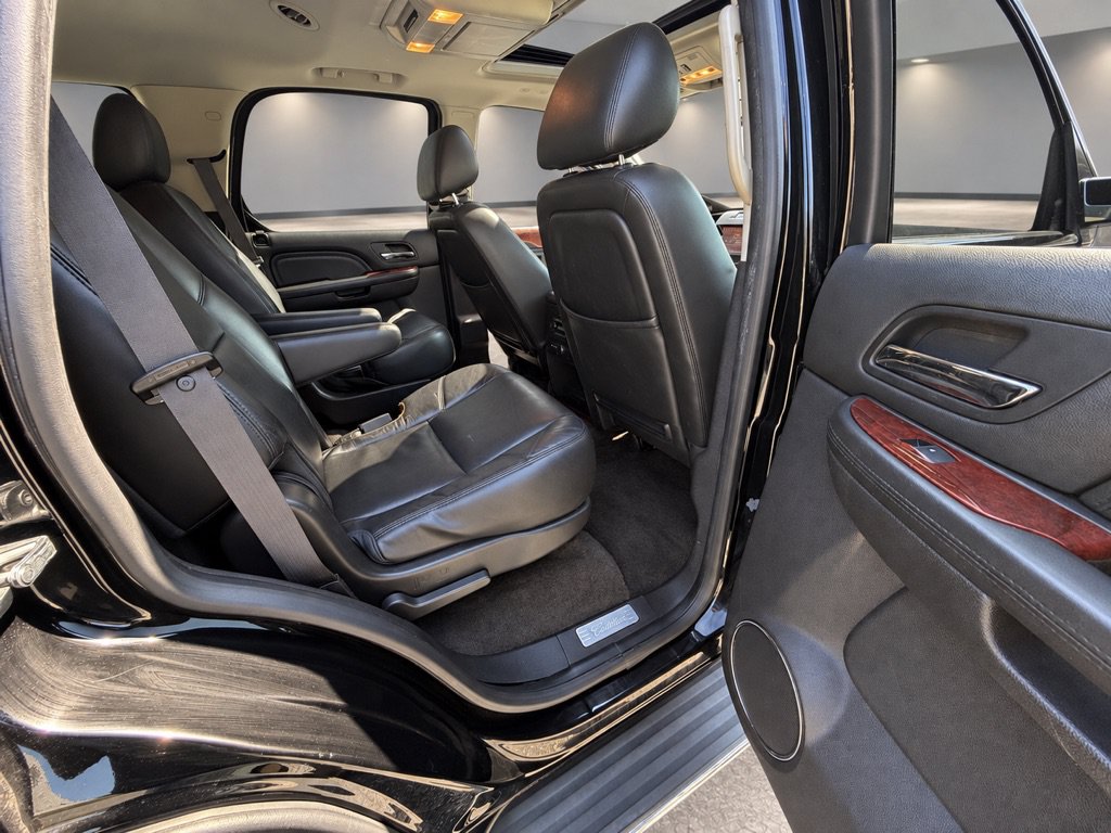 Used 2014 Cadillac Escalade Luxury AWD/4WD image 21