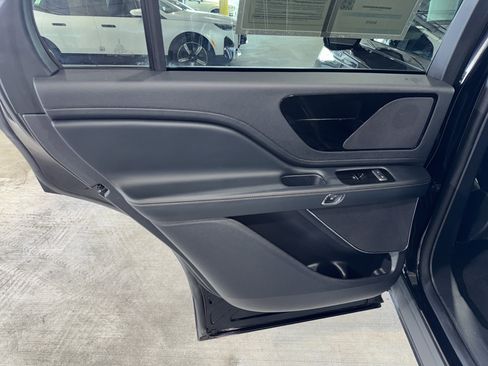 Used 2025 Lincoln Aviator 2WD image 17