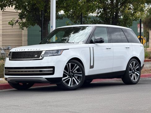 Used 2023 Land Rover Range Rover SE AWD/4WD image 2
