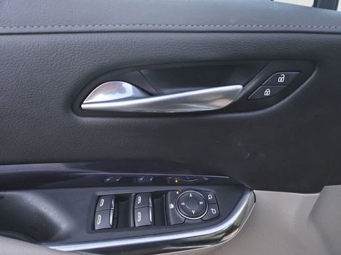 Certified 2023 Cadillac XT4 Luxury w/ Cold Weather Package image 9