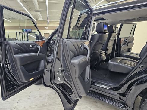 Used 2017 INFINITI QX80 4WD w/ Deluxe Technology Package image 16