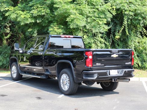 Used 2024 Chevrolet Silverado 3500 High Country w/ Technology Package AWD/4WD image 7