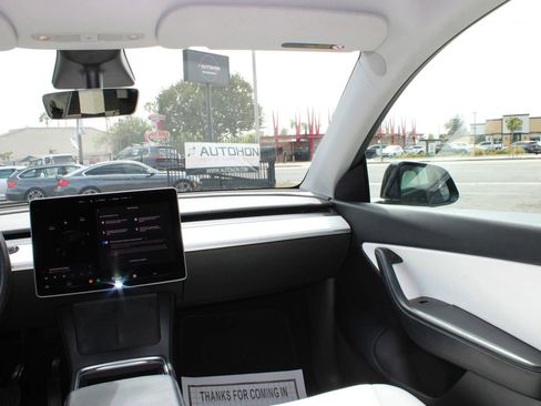 Used 2021 Tesla Model Y Long Range AWD/4WD image 21