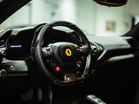 Used 2018 Ferrari 488 GTB RWD image 33