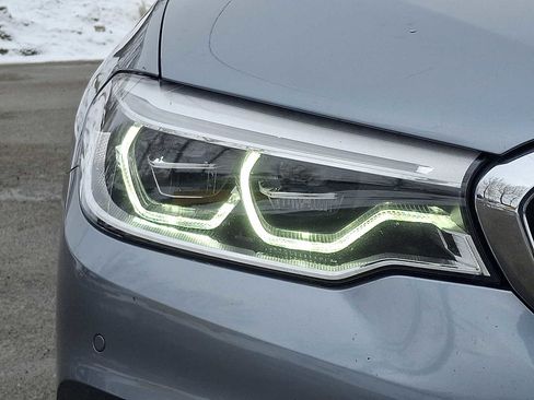 Used 2017 BMW 540i xDrive image 9