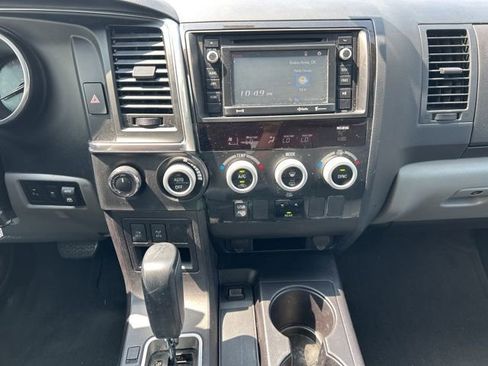 Used 2019 Toyota Sequoia SR5 AWD/4WD image 17