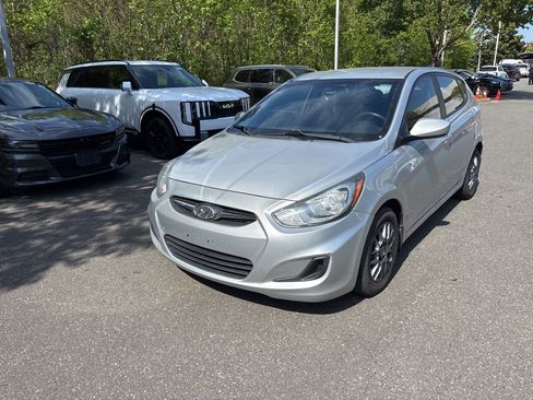 Used 2013 Hyundai Accent GS image 2