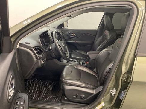 Used 2019 Jeep Cherokee Trailhawk w/ Comfort/Convenience Group AWD/4WD image 9
