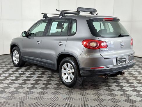 Used 2010 Volkswagen Tiguan S image 3