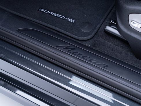 Used 2026 Porsche Macan AWD/4WD image 14