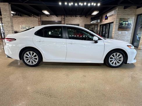 Used 2018 Toyota Camry LE FWD image 8