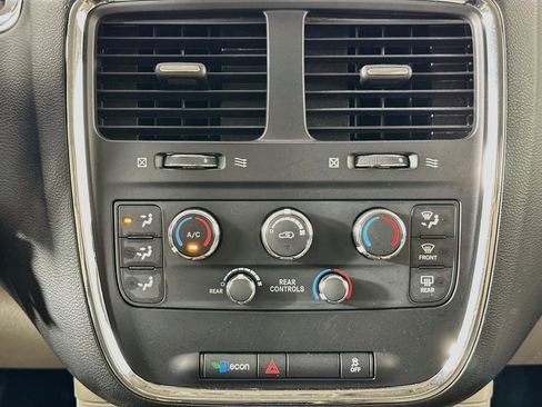 Used 2016 Dodge Grand Caravan SE w/ Quick Order Package 29E SE FWD image 21