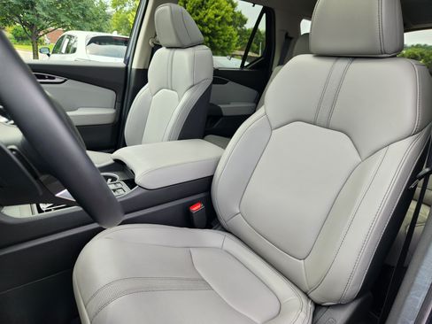 Used 2025 Honda Pilot Touring image 7