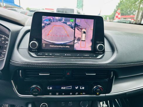 Used 2021 Nissan Rogue SV image 18