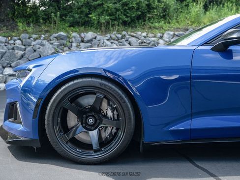 Used 2021 Chevrolet Camaro ZL1 RWD image 4