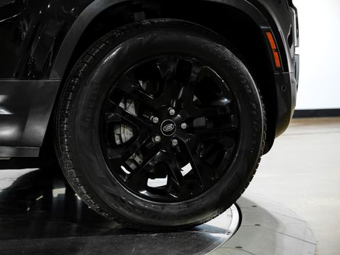 Used 2023 Land Rover Defender 110 SE image 59