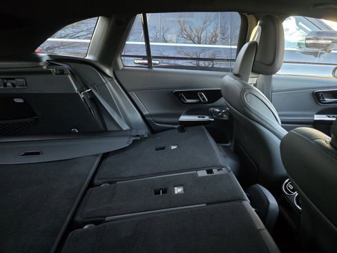 Used 2023 Mercedes-Benz GLC 300 4MATIC image 17