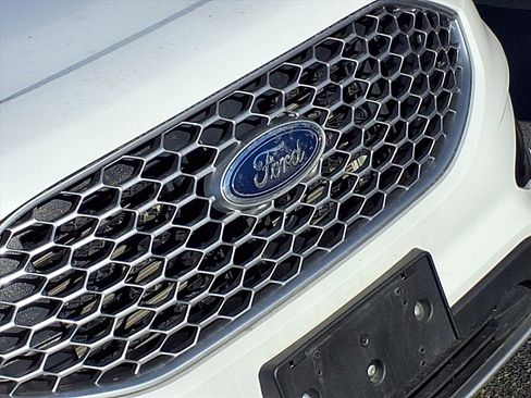 Used 2024 Ford Edge SEL image 28