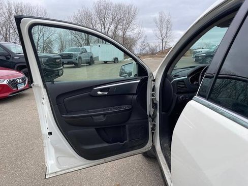 Used 2012 Chevrolet Traverse LT image 22