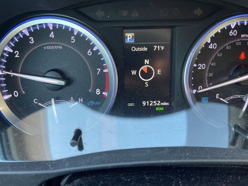 Used 2019 Toyota Highlander Limited Platinum image 6