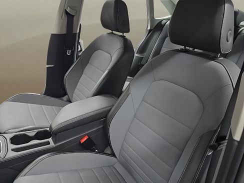 Used 2025 Volkswagen Jetta SE image 13