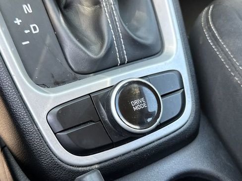 Used 2020 Hyundai Venue SEL FWD image 26