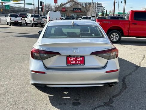 Used 2025 Honda Civic Sport image 6