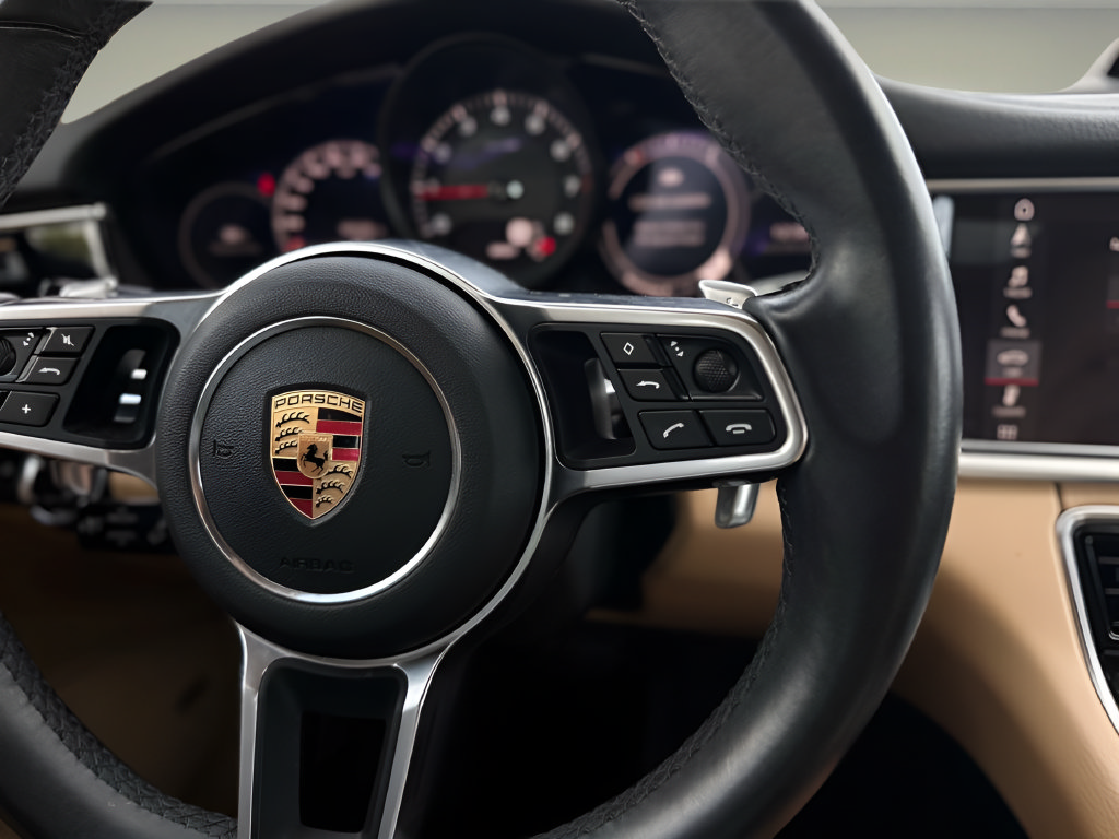 Used 2018 Porsche Panamera RWD image 10