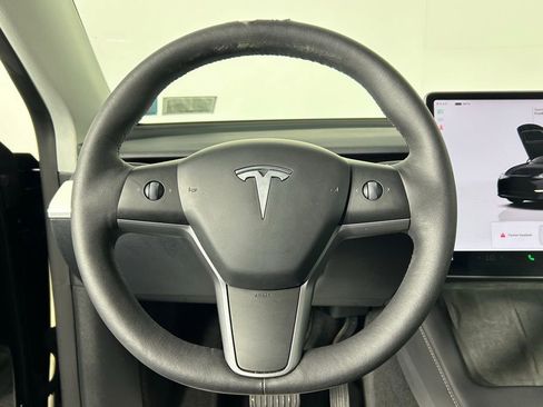 Used 2022 Tesla Model Y Long Range image 24