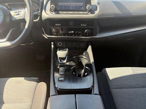 Used 2023 Nissan Rogue SV FWD image 11