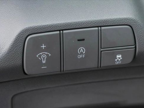 Certified 2025 Hyundai Elantra SE image 13