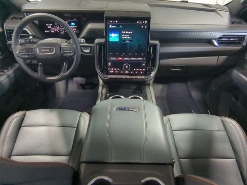 Used 2025 GMC Yukon AT4 w/ AT4 Premium Package AWD/4WD image 18