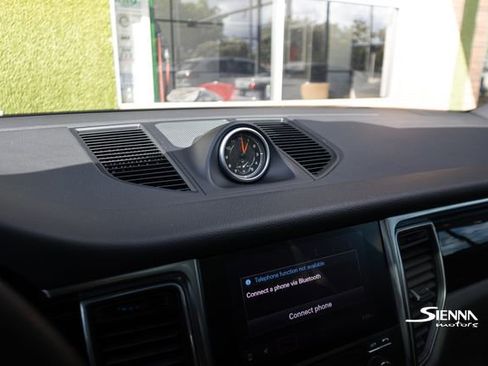 Used 2018 Porsche Macan image 34
