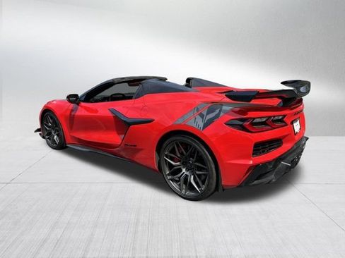 Used 2024 Chevrolet Corvette Z06 w/ Z07 Performance Package RWD image 6