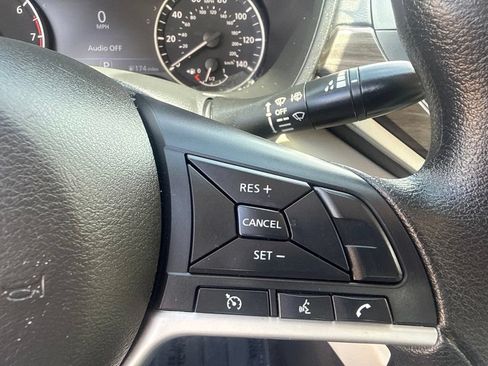 Used 2025 Nissan Altima 2.5 SV FWD image 18