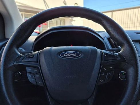 Used 2019 Ford Edge SE image 11