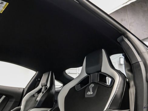 Used 2021 Ford Mustang Shelby GT500 w/ Carbon Fiber Track Pack RWD image 37