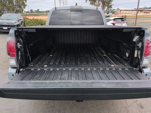 Used 2021 Toyota Tacoma TRD Off-Road w/ TRD Premium Off Road Package AWD/4WD image 27