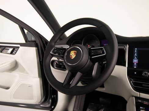 New 2026 Porsche Macan S image 26