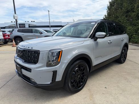 Used 2022 Kia Telluride SX w/ Nightfall Edition Package image 7