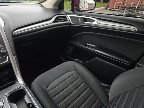 Used 2020 Ford Fusion SE FWD image 17