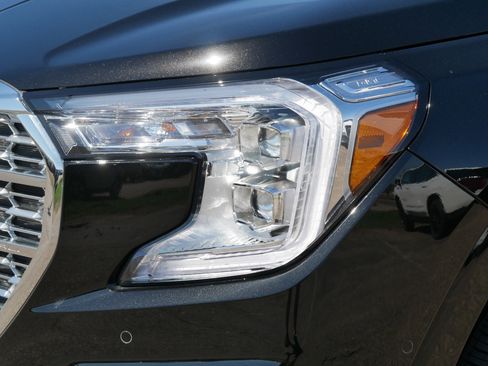 Certified 2023 GMC Terrain Denali w/ Black Diamond Edition AWD/4WD image 16