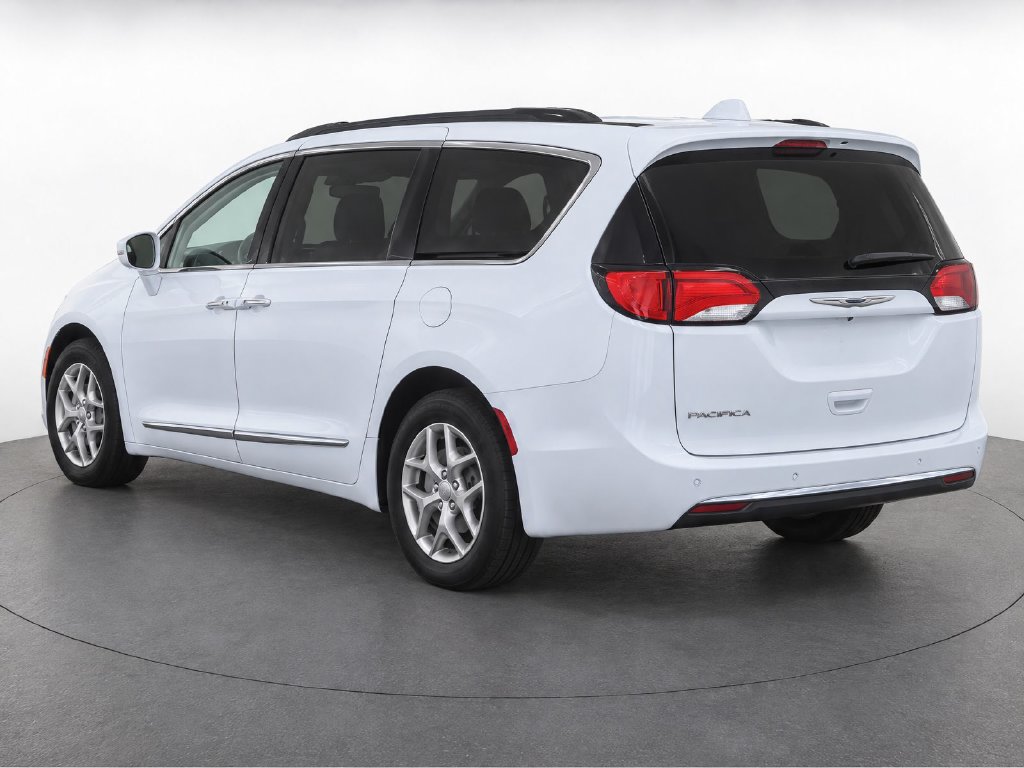 Used 2019 Chrysler Pacifica Touring-L Plus w/ Tire & Wheel Group FWD image 4