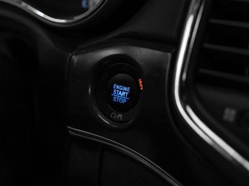 Used 2018 Jeep Grand Cherokee Limited image 22