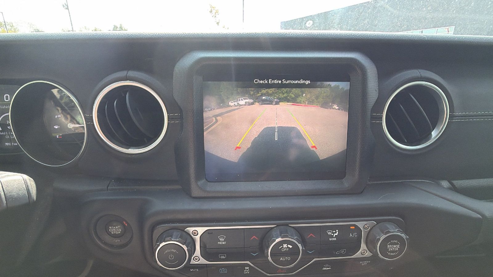 Used 2023 Jeep Wrangler Unlimited Sahara AWD/4WD image 33