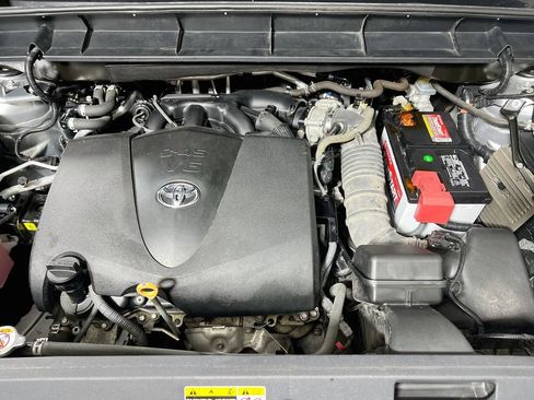 Certified 2021 Toyota Highlander XLE AWD/4WD image 29