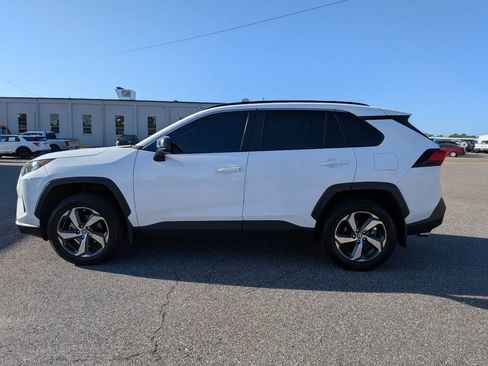 Used 2021 Toyota RAV4 LE image 9