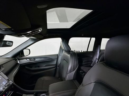 New 2025 Jeep Grand Cherokee Altitude image 21