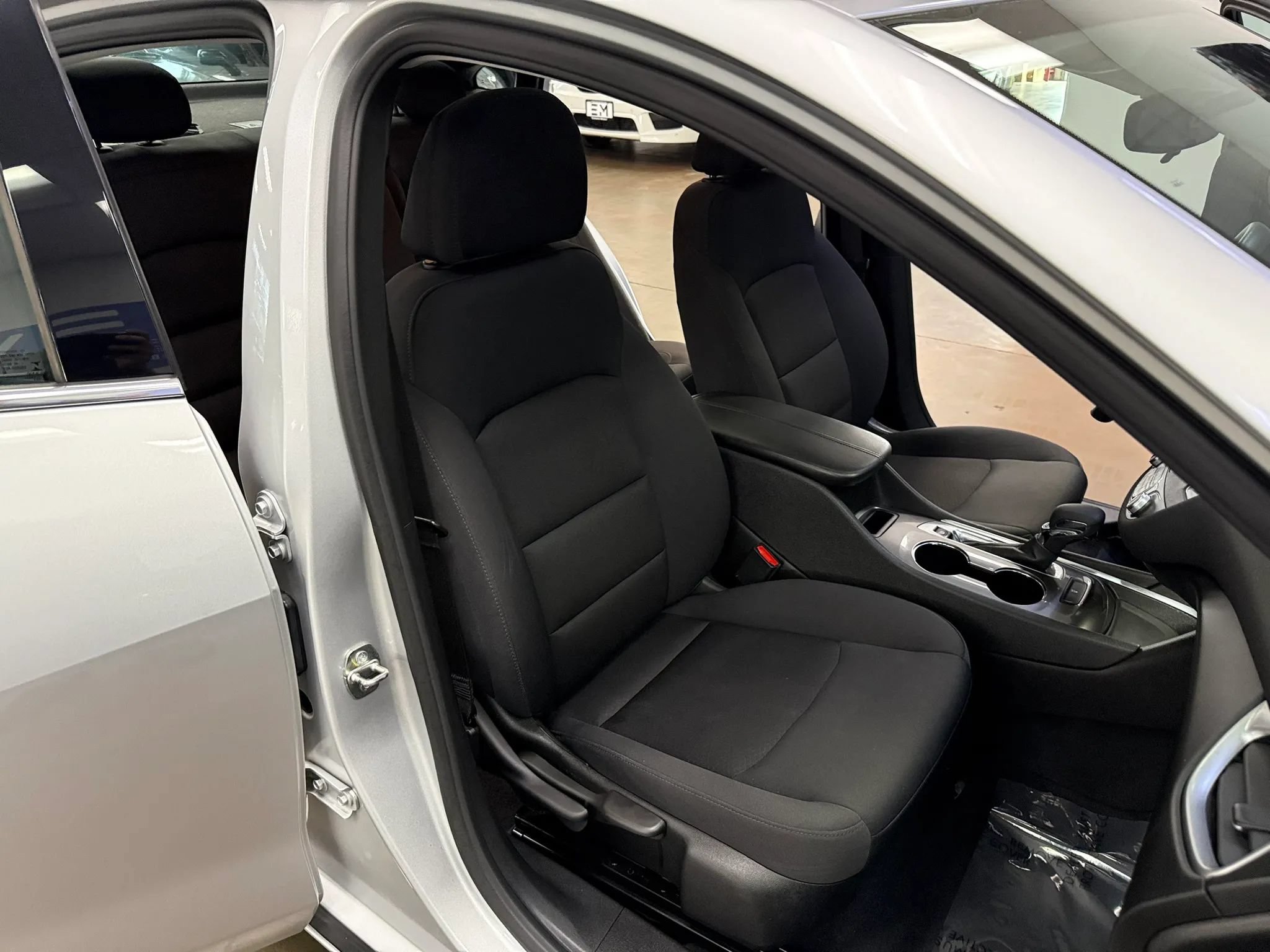 Used 2022 Chevrolet Malibu LT FWD image 13